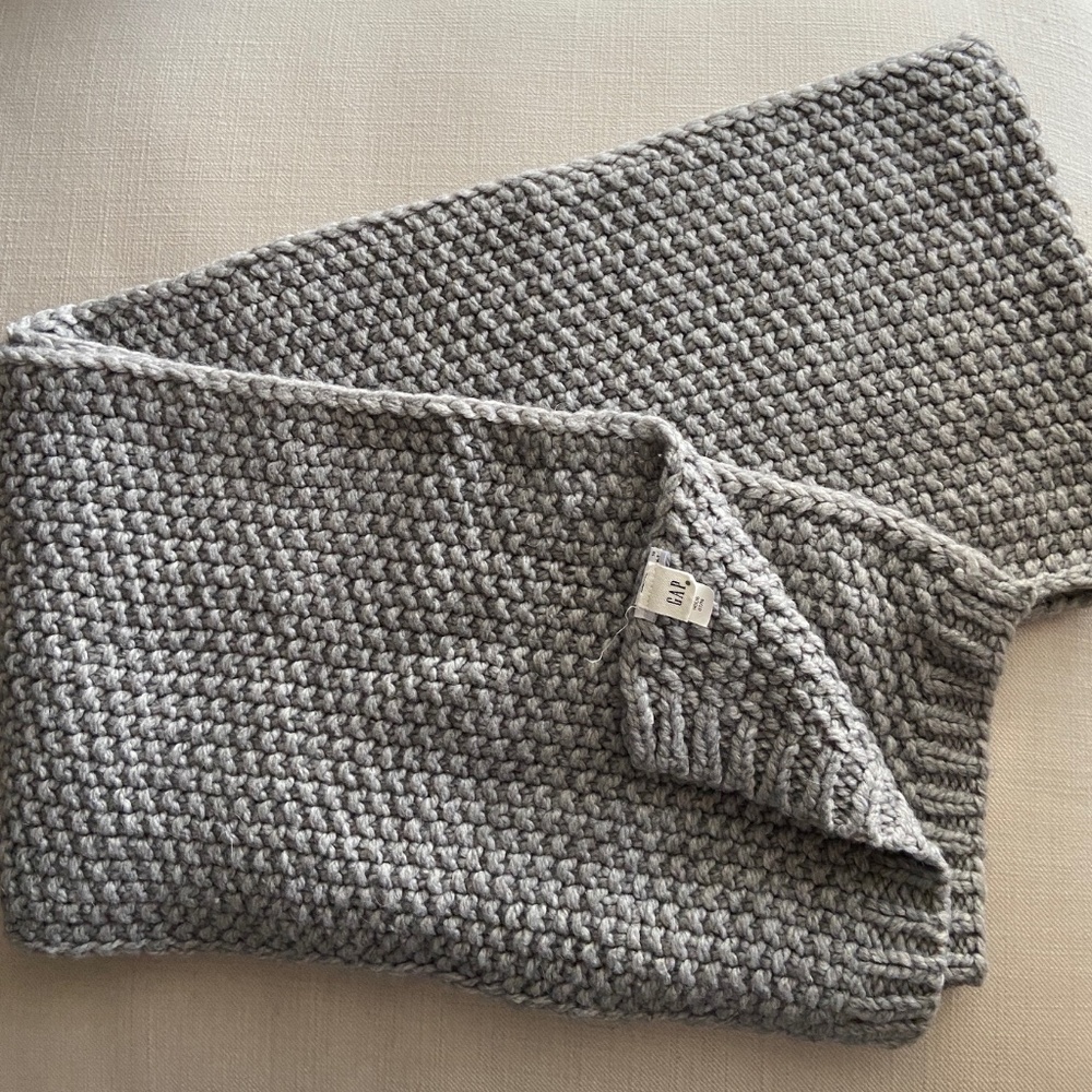 GAP Women's Grey Knit Scarf